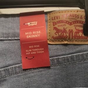 Levi’s Mid rise skinny 30x32
